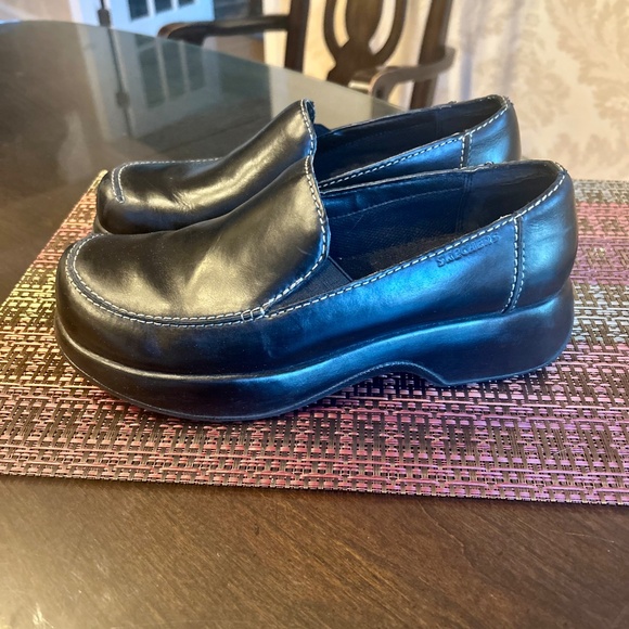 Sketchers Black Leather Loafers with Round Toe & Thick Sole in Size 10 - Picture 4 of 6